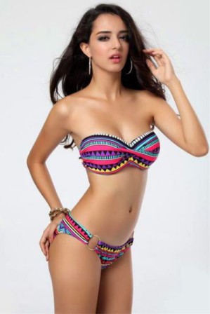 Pestrobarevne bikiny bez raminek s ozdobnymi kovovymi kruhy P-114-Multi